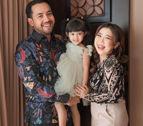 Makin Cantik & Menggemaskan, Potret Terbaru Aisya Putri Kiky Saputri yang Sebentar Lagi Berusia 4 Tahun