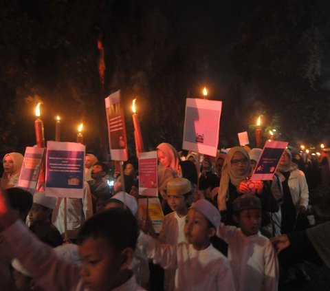 FOTO: Semarak Tradisi Pawai Obor Menyambut Tahun Baru Islam 1 Muharram 1446 H