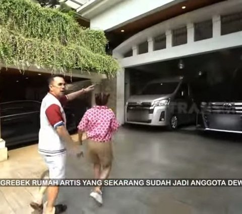 Raffi Ahmad dan Mpok Alpa Melongo Melihat Deretan Mobil Mewah dan Motor Antik Milik Denny Cagur