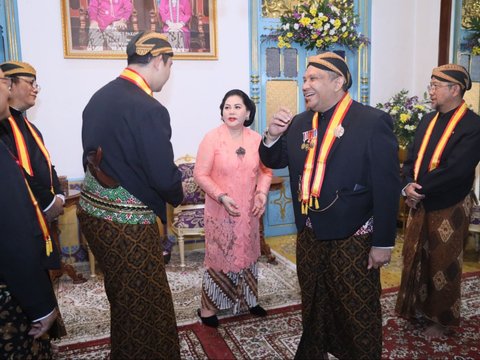 FOTO: Kraton Kasunanan Surakarta Hadiningrat Beri Anugerah Wamenaker Afriansyah Noor Gelar Kehormatan “Kanjeng Pangeran”