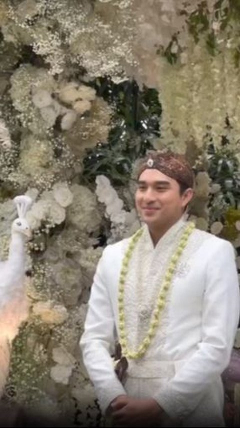 Ibrahim is so handsome and gallant with his traditional Javanese attire, called 