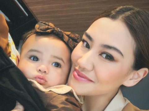 Penampilan Aaliyah Masaid di Acara Tedak Siten Anak Aurel Hermansyah, Cantik Banget Disebut Vibes Putri Keraton