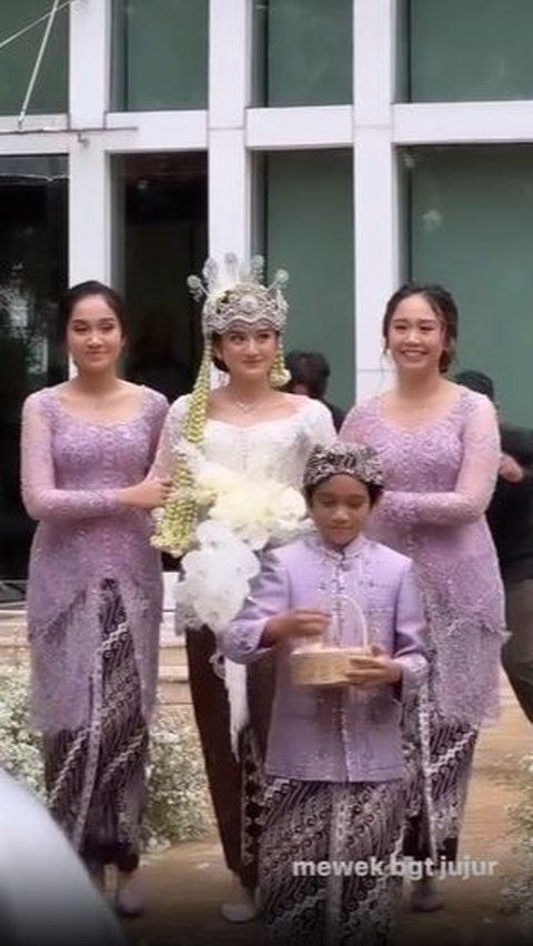 Di IG Story, Salshabilla dan Ibrahim turut mengunggah momen manis dari akad nikah mereka.<br>