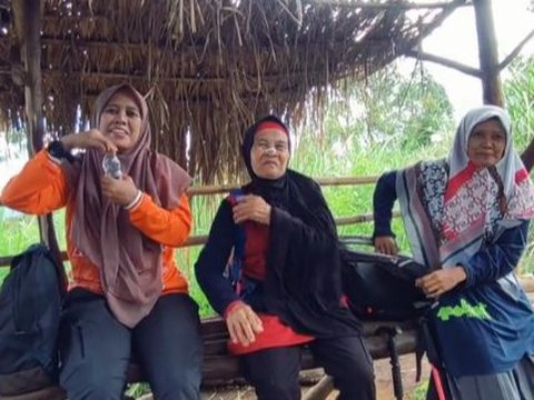 Pria Ini Bertemu Nenek 75 Tahun saat Mendaki, Bagikan Tips Tetap Kuat Naik Gunung di Usia Senja