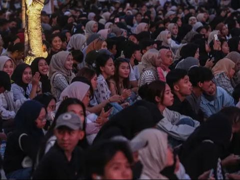 FOTO: Semarak Gelaran Pertamina Weekend Fest 2024 Dipadati Ribuan Pengunjung Muda Mudi