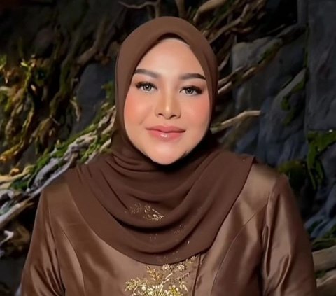 Makin Cantik & Langsing, Potret Menawan Aurel Hermansyah di Acara Tedak Sinten Azura Curi Perhatian