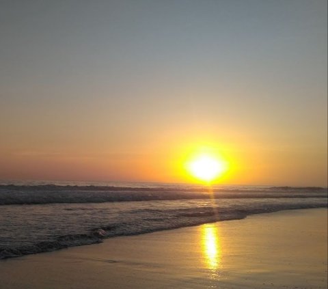 Pesona Pantai Wonogoro Malang, Pertemuan Sungai dan Laut Hasilkan Senja Menawan, Cocok Dikunjungi saat Kemarau