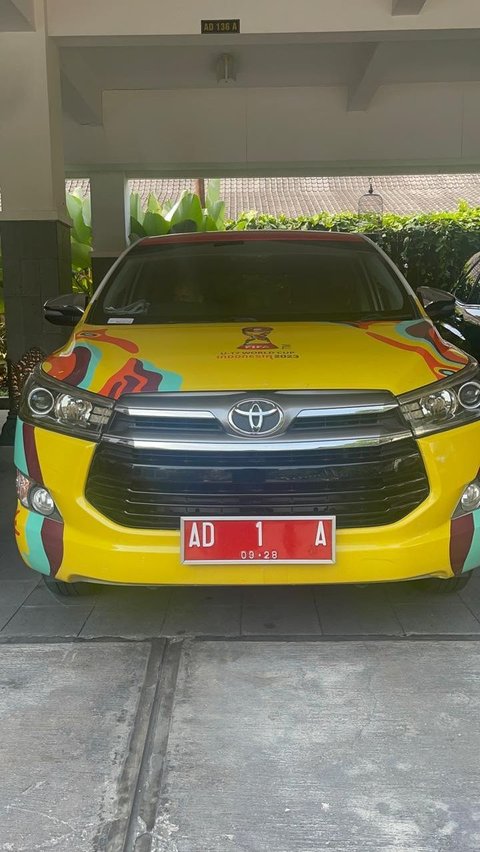 <br>Usai Diparkir di Lokasi Festival Makanan Nonhalal, Mobil Dinas Gibran Nangkring di DPRD