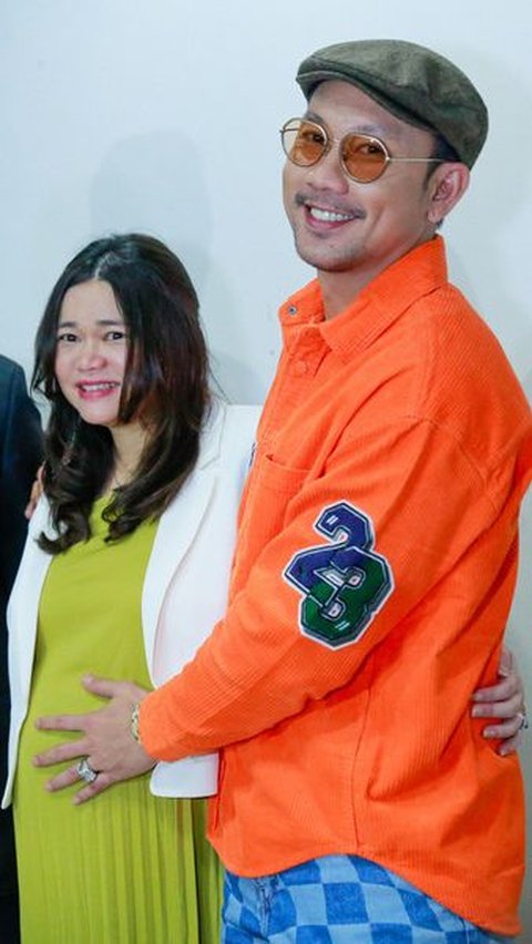 Olivia Allan Segera Melahirkan Anak Pertama, Denny Sumargo Sudah Belajar Gendong dan Ganti Popok Anak<br>