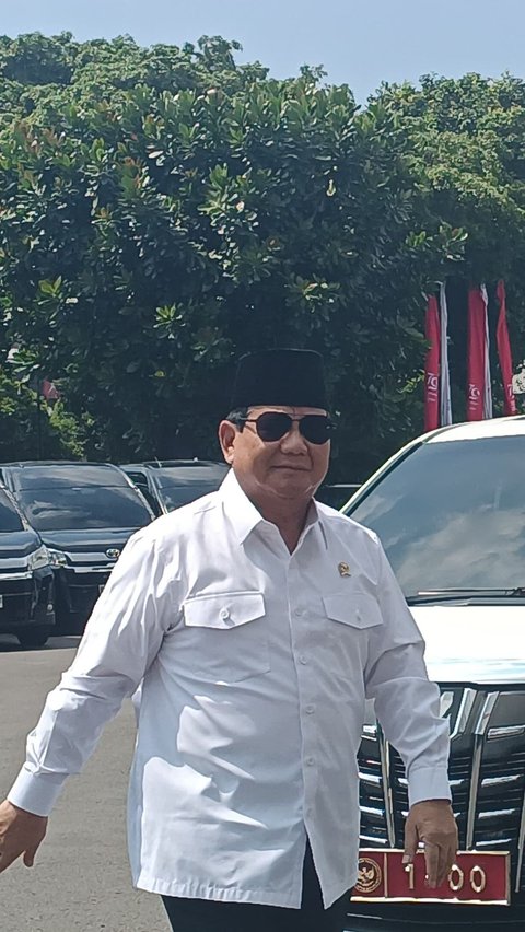 <br>Ditanya Soal Kesehatan Pascaoperasi, Prabowo Pamer Jurus Silat di Istana