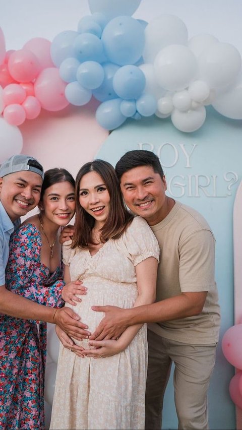 Potret Gender Reveal Kakak Glenn Alinskie di Bali, Seru Bangey ada Roket Asap Berkilau