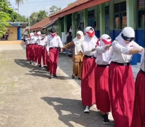 Makan Bersama hingga Dapat Surat Cinta dari Guru, Momen Para Murid Dapat Kejutan Kelulusan Ini Curi Perhatian