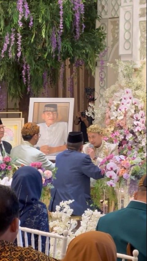 Fadil mengabadikan momen penting saat Sandro dan Clarissa melangsungkan akad nikah.