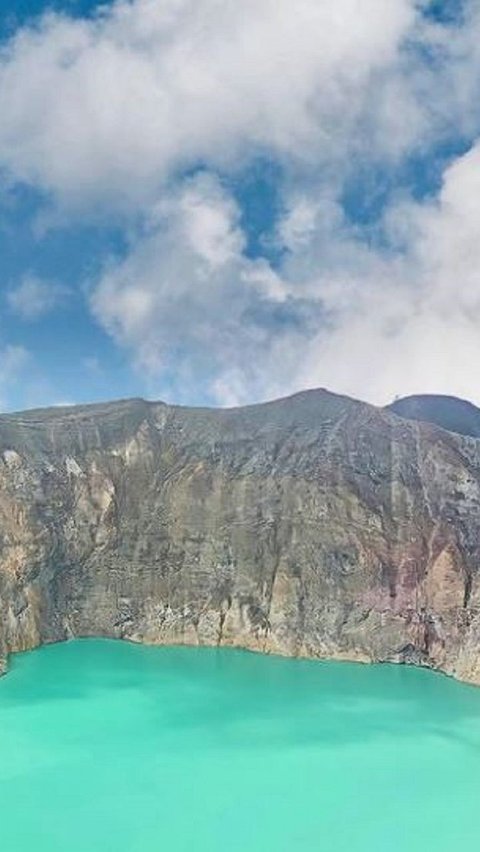 Danau Kelimutu Berubah Warna dari Biru Muda Jadi Hijau Tosca, Ternyata Begini Penjelasan Ilmiahnya