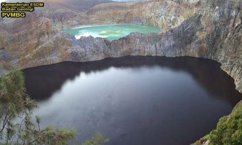 Danau Kelimutu Berubah Warna dari Biru Muda Jadi Hijau Tosca, Ternyata Begini Penjelasan Ilmiahnya