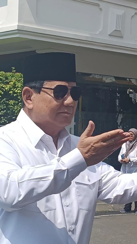 Prabowo Kocak Ditanya Kabar Usai Operasi Kaki, Pamer Kuda-Kuda Silat Langsung Lari