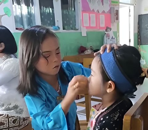 Viral Kindergarten Child Dresses Up His Friend for a Performance, the Result is Astonishing