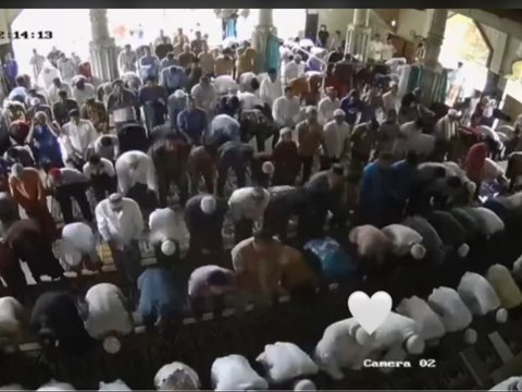 Moment of a Child Remembering His Father Who Passed Away in the Last Prostration of Friday Prayer: I Miss You