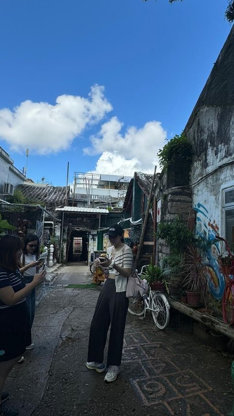 Explore the 'Flat' Island of Peng Chau, a Hidden Paradise in Hong Kong