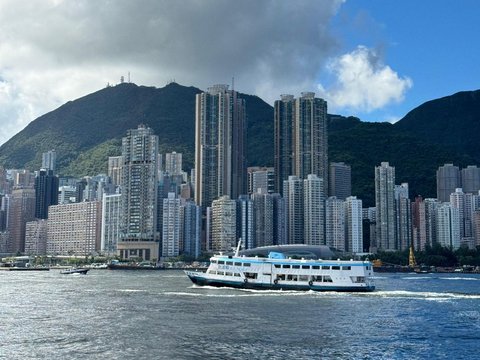 Explore the 'Flat' Island of Peng Chau, a Hidden Paradise in Hong Kong