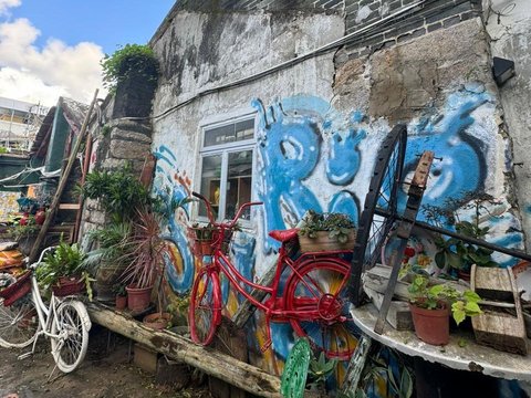 Explore the 'Flat' Island of Peng Chau, a Hidden Paradise in Hong Kong