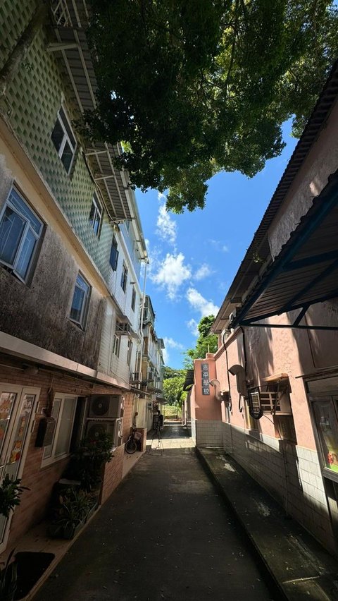 Explore the 'Flat' Island of Peng Chau, a Hidden Paradise in Hong Kong