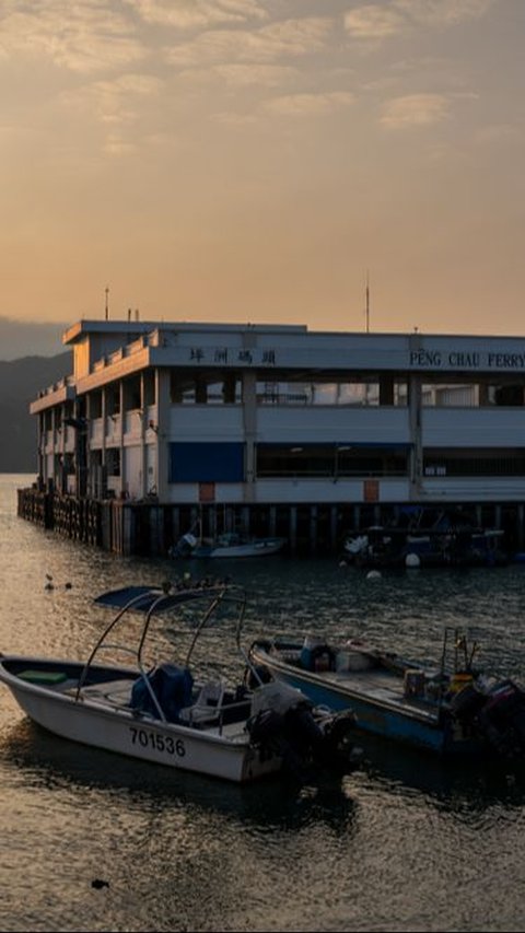 Explore the 'Flat' Island of Peng Chau, a Hidden Paradise in Hong Kong