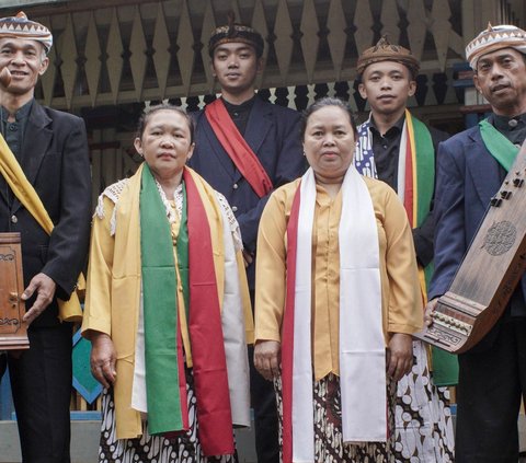 Kenalan dengan Tarawangsa Sunda Lugina, Grup Etnik Asal Sumedang yang Tampil di Festival Musik Eropa