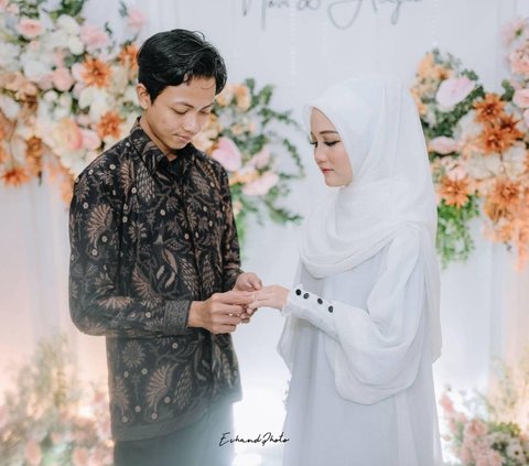 Make Envious! Newly Engaged, Prospective Bride in Central Sulawesi Brings Luxurious Dowry: Money Bouquet, a Set of Gold Jewelry, and Umrah Package