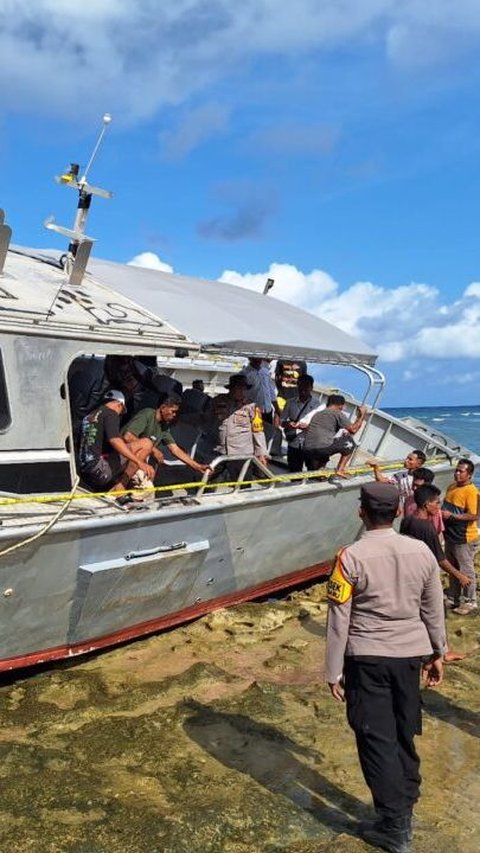 Ingin ke Australia, 44 Warga Bangladesh dan Myanmar Terdampar di Rote Ndao NTT