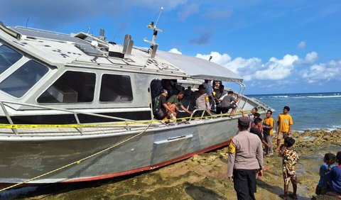 Kapolres Rote Ndao AKBP Mardiono mengatakan, imigran yang diamankan berjumlah 44 orang. <br>