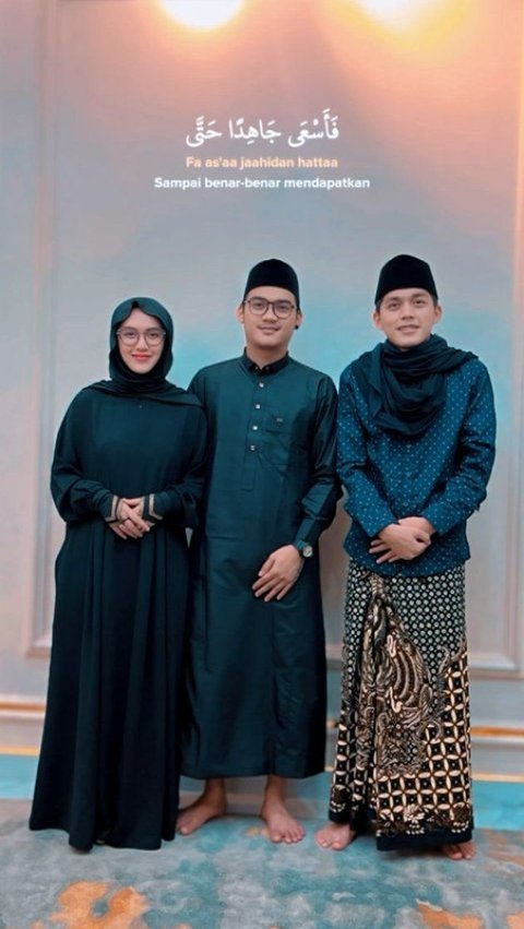 Tampil Mengenakan Gamis Hitam, ini Potret Cantik Happy Asmara saat Hadir di Acara Pengajian Gus Iqdam Bareng Suami