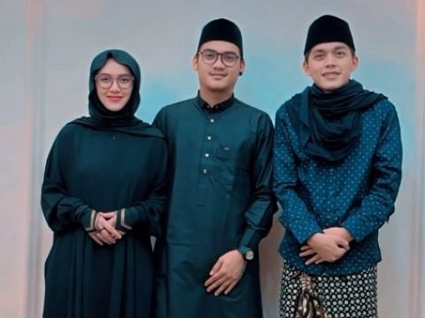 Tampil Mengenakan Gamis Hitam, ini Potret Cantik Happy Asmara saat Hadir di Acara Pengajian Gus Iqdam Bareng Suami