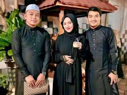 Tampil Mengenakan Gamis Hitam, ini Potret Cantik Happy Asmara saat Hadir di Acara Pengajian Gus Iqdam Bareng Suami