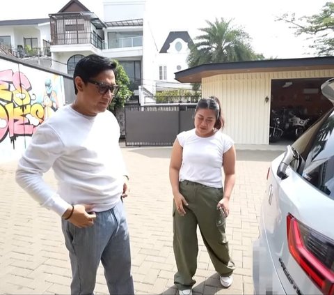 Andre Taulany Melongo Melihat Mobil Baru Boiyen 'Gue Senang Kalau Beli Sesuatu Hasil Keringet Sendiri'