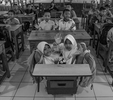 FOTO CERITA: Semangat Anak Kembar Siam Asal Garut, Bercita-cita Jadi Dokter