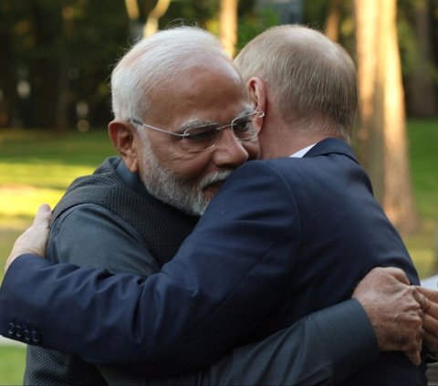 FOTO: Potret Kemesraan Vladimir Putin dan PM India yang Bikin Amerika Serikat 'Ketar-ketir'