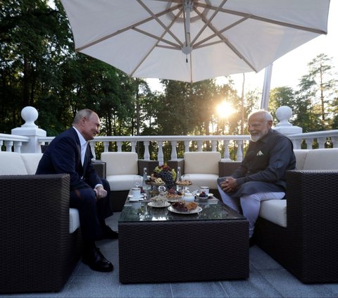 FOTO: Potret Kemesraan Vladimir Putin dan PM India yang Bikin Amerika Serikat 'Ketar-ketir'