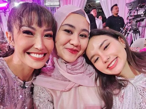 Potret Kompak Aaliyah Massaid dan Sarah Menzel saat Hadiri Acara Bersama, Sama-sama jadi Calon Manten