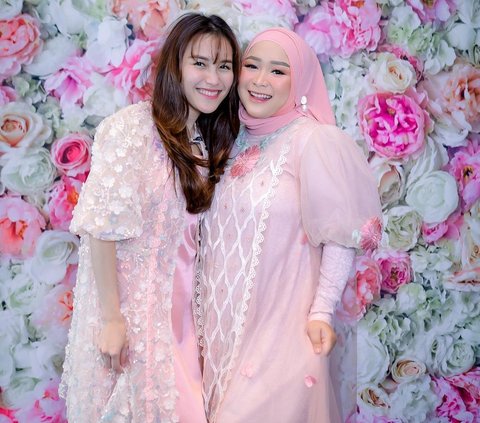 Ayu Ting Ting Complains After Her Sister Gives Birth to Her Second Child: She Just Gives Birth Easily, I'm the One Raising the Child