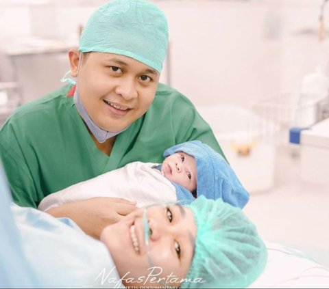 Ayu Ting Ting Complains After Her Sister Gives Birth to Her Second Child: She Just Gives Birth Easily, I'm the One Raising the Child