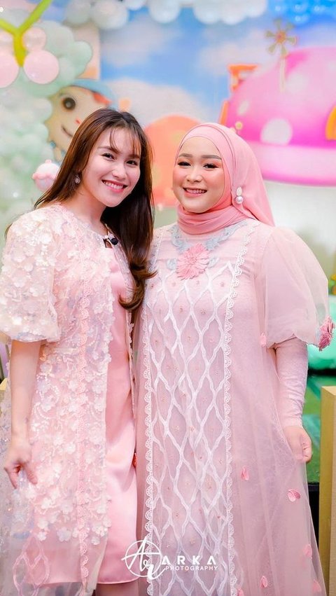 Ayu Ting Ting Complains After Her Sister Gives Birth to Her Second Child: She Just Gives Birth Easily, I'm the One Raising the Child