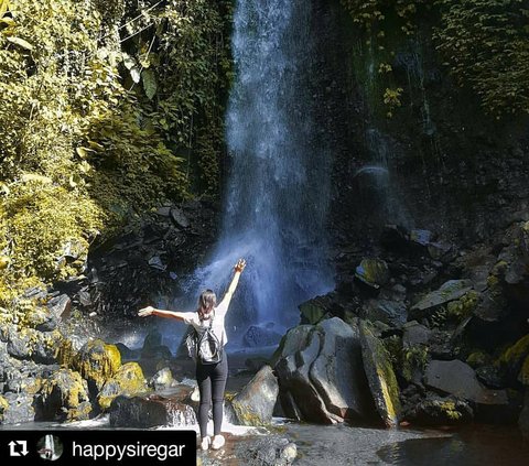 Mengunjungi Curug Landung, Air Terjun Tinggi di Kuningan yang Punya 300 Anak Tangga