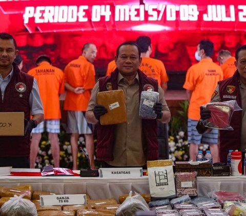 FOTO: Penampakan 4,4 Ton Sabu hingga 2,1 Ton Ganja yang Diamankan Satgas P3GN Polri Usai Tangkap 38.194 Tersangka Narkoba