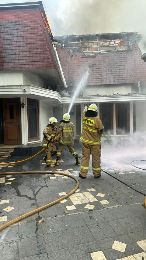 Rumah Mewah di Menteng Kebakaran, Diduga Korsleting Listrik