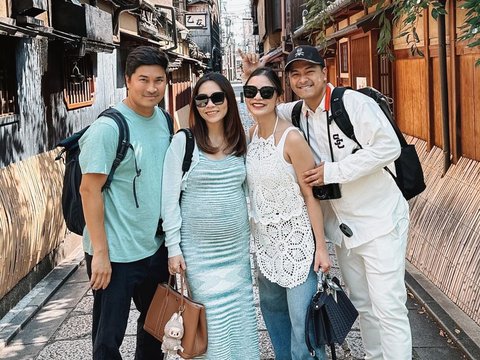 10 Potret Mesra Glenn Alinskie dan Chelsea Olivia di Jepang Bucin Banget, Netizen 'Hamil Lagi?'