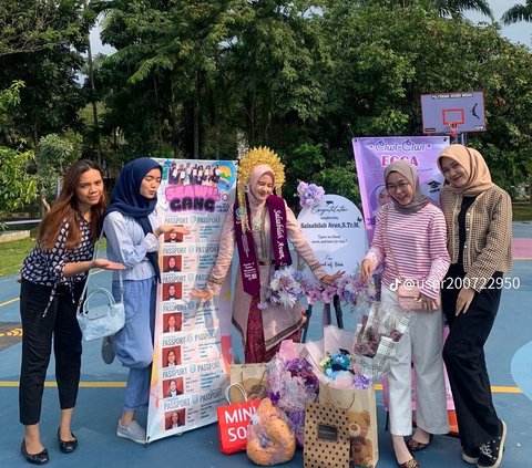 Anti-Mainstream, Wanita Ini Sidang Skripsi Pakai Baju Adat, Penampilannya Curi Perhatian