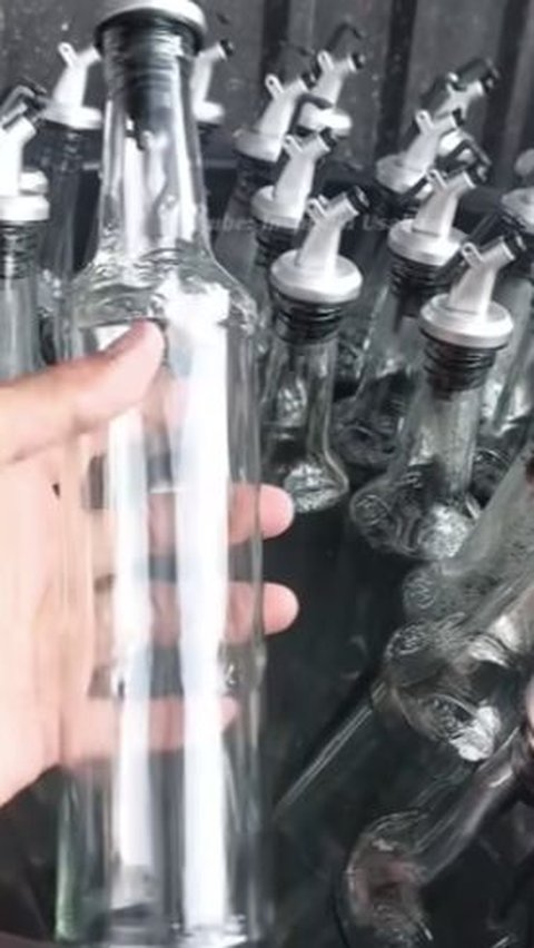 Cara Cari Cuan dengan Mudah, Pria Ini Sulap Botol Bekas Jadi Mendulang Rupiah