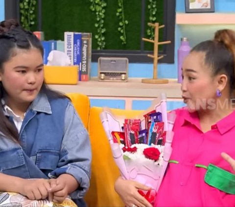 9 Potret Cantik Sherly Anak Pertama Mpok Alpa yang Jarang Tersorot, Sudah Kuliah & Punya Bisnis Sendiri