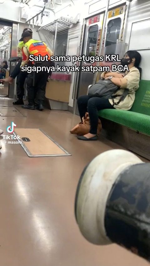 Aksi Sigap Security KRL Bantu Gendong Penumpang yang Baru Kecelakaan Ini Viral, Tuai Pujian